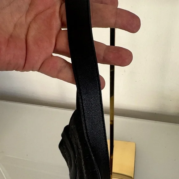 Salvatore Ferragamo Vintage Logo-Embossed Leather Shoulder Bag – Black - Picture 7 of 12